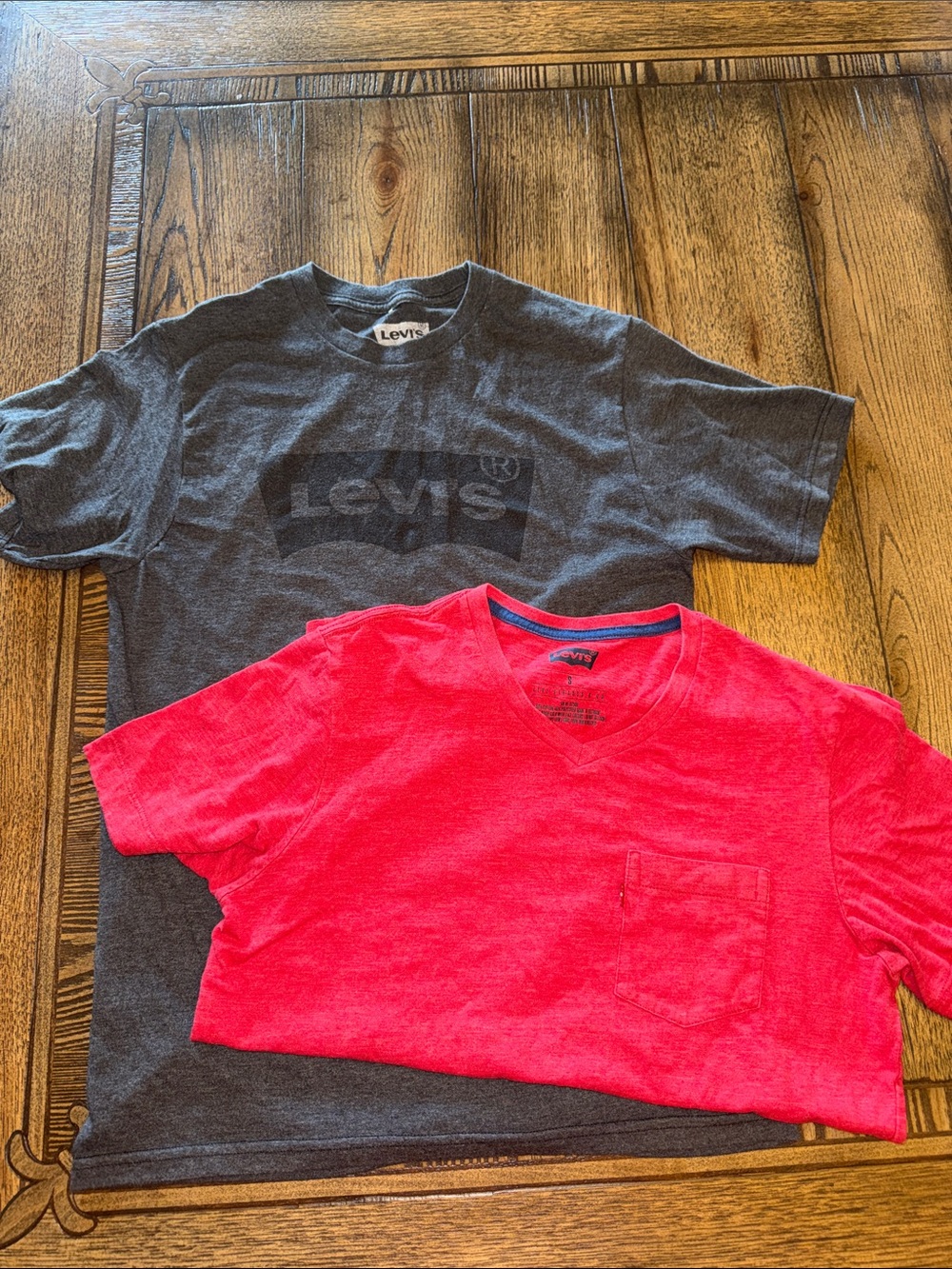 Levi's Men's Gray Logo Tee & Bright Red V‑Neck Pocket Tee - 2-Pack